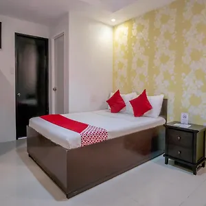 2* Hotel Oyo 697 Obrero